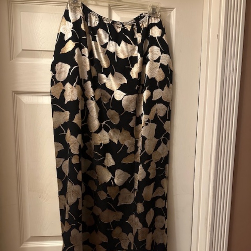 Kasper & Company Leaf Patterned Maxi Skirt, Size 16, Excellent Condition!!!